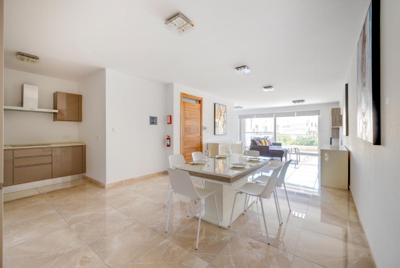 Marvellous 3Br Apartment In Central St Julians Сент Джулианс Экстерьер фото