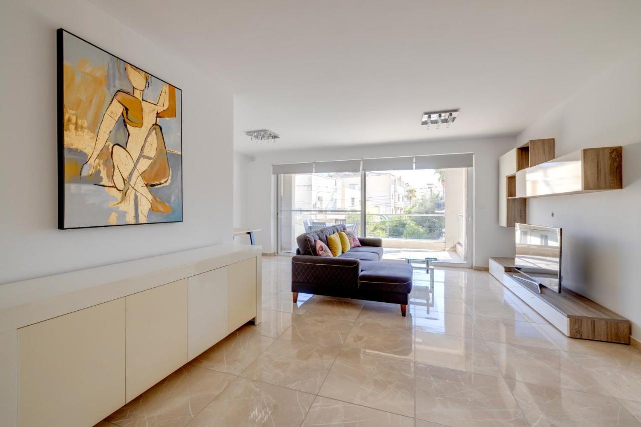Marvellous 3Br Apartment In Central St Julians Сент Джулианс Экстерьер фото