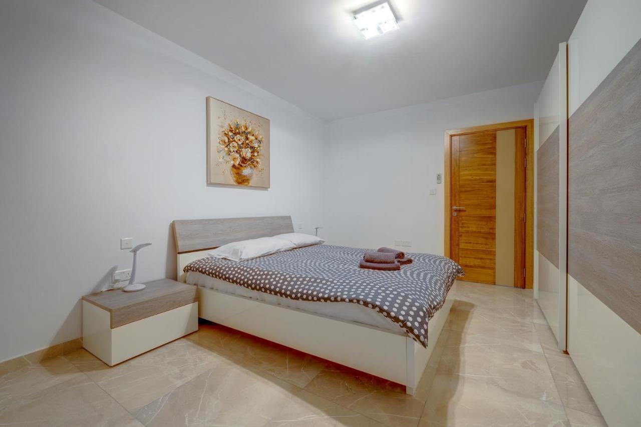 Marvellous 3Br Apartment In Central St Julians Сент Джулианс Экстерьер фото