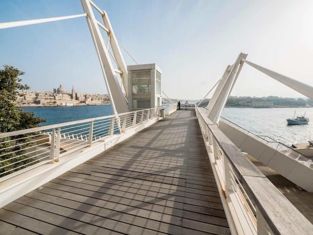 Marvellous 3Br Apartment In Central St Julians Сент Джулианс Экстерьер фото