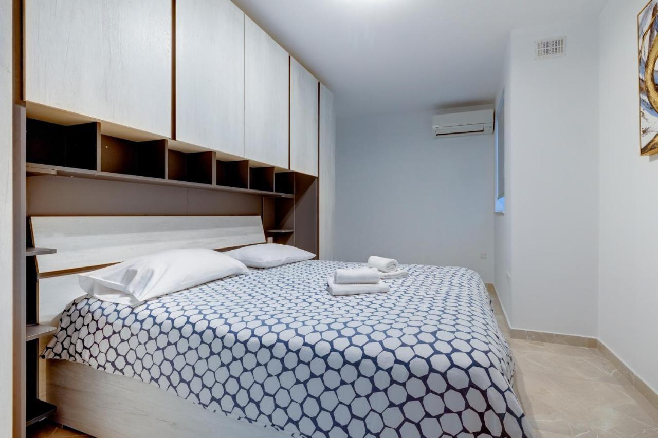 Marvellous 3Br Apartment In Central St Julians Сент Джулианс Экстерьер фото