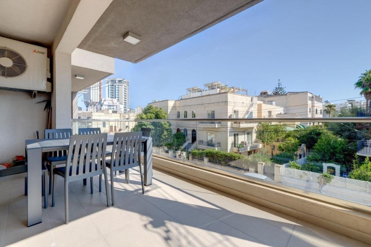 Marvellous 3Br Apartment In Central St Julians Сент Джулианс Экстерьер фото